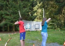 Handboogschieten tijdens een kamp in de Ardennen