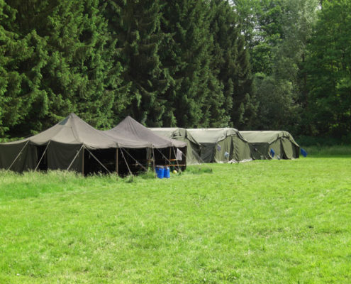 Basiskamp tijdens een schoolkamp in de Ardennen