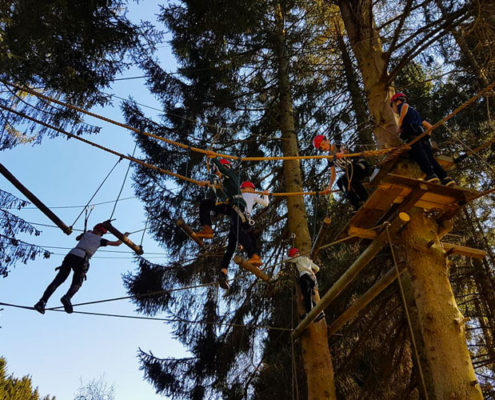 Rope Course tijdens een schoolkamp in de Ardennen