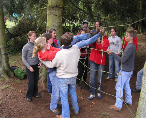 Spinnenweb tijdens een training en teambuilding in de Ardennen