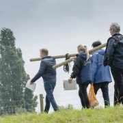 Hiking tijdens een groepsuitje in Gelderland