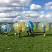 Bubbelvoetbal tijdens een uitje in Gelderland