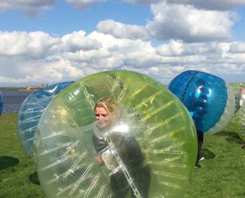 Bubbelvoetbal een hilarische activiteit voor uitjes in Gelderland