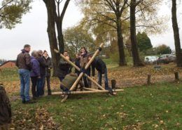 Katapult bouwen tijdens een teambuilding in Gelderland